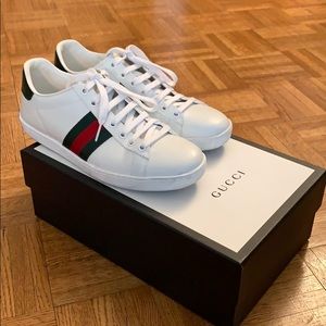 Gucci leather sneakers